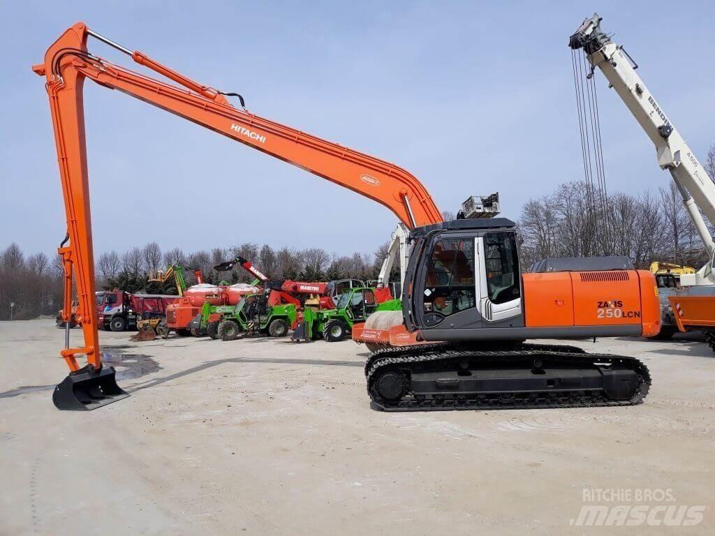 Hitachi ZX250LCN -3 SLF حفارات زحافة