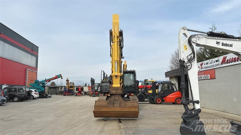 Hitachi ZX300LCN-6 2P حفارات زحافة