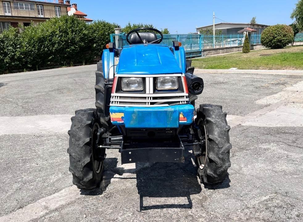 Iseki 240 4x4 حراثات ونصول الجليد