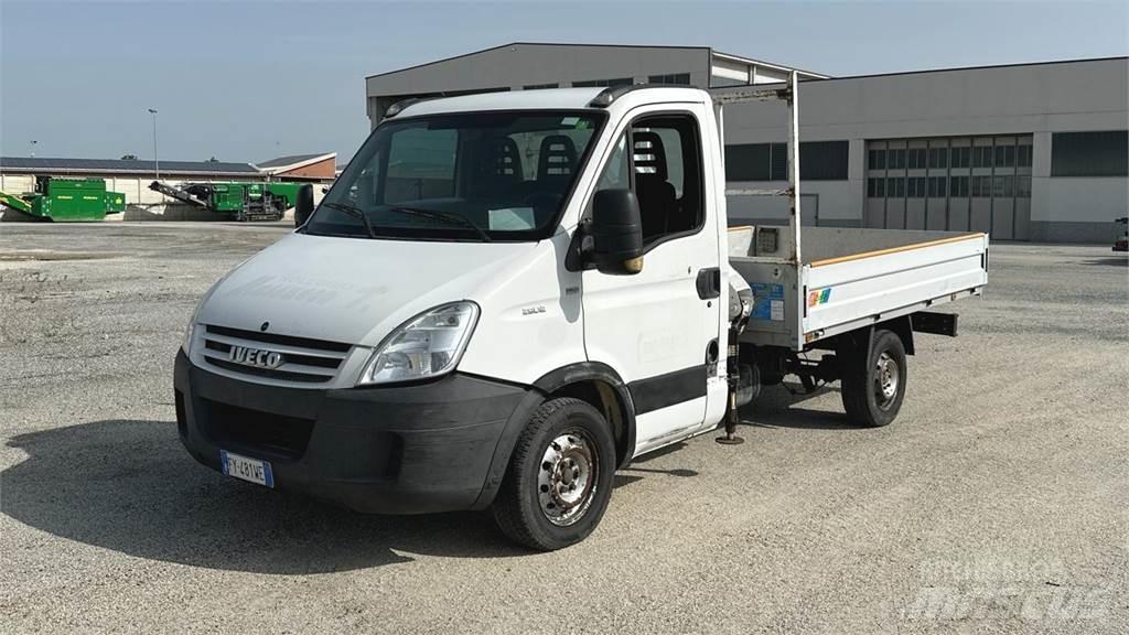 Iveco Daily - 29L 12 شاحنات أخرى