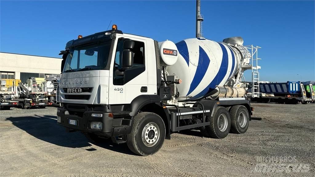Iveco Trakker 450 6X4 شاحنات خرسانة