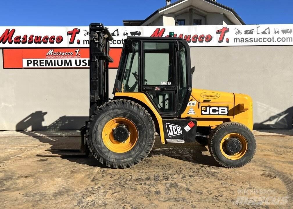 JCB 926 شاحنات الطرق الوعرة