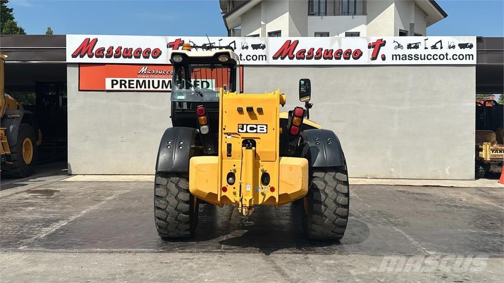 JCB AGROPLUS 560-80 مناولات متداخلة
