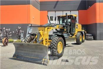 John Deere 622 GP 6X6 بلدوزرات مجنزرة