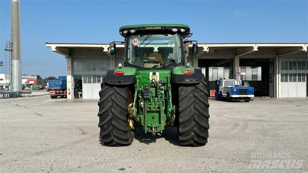 John Deere 7230R حراثات ونصول الجليد