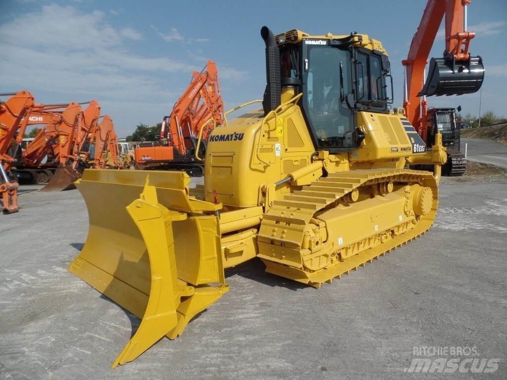 Komatsu D61 EXi بلدوزرات مجنزرة