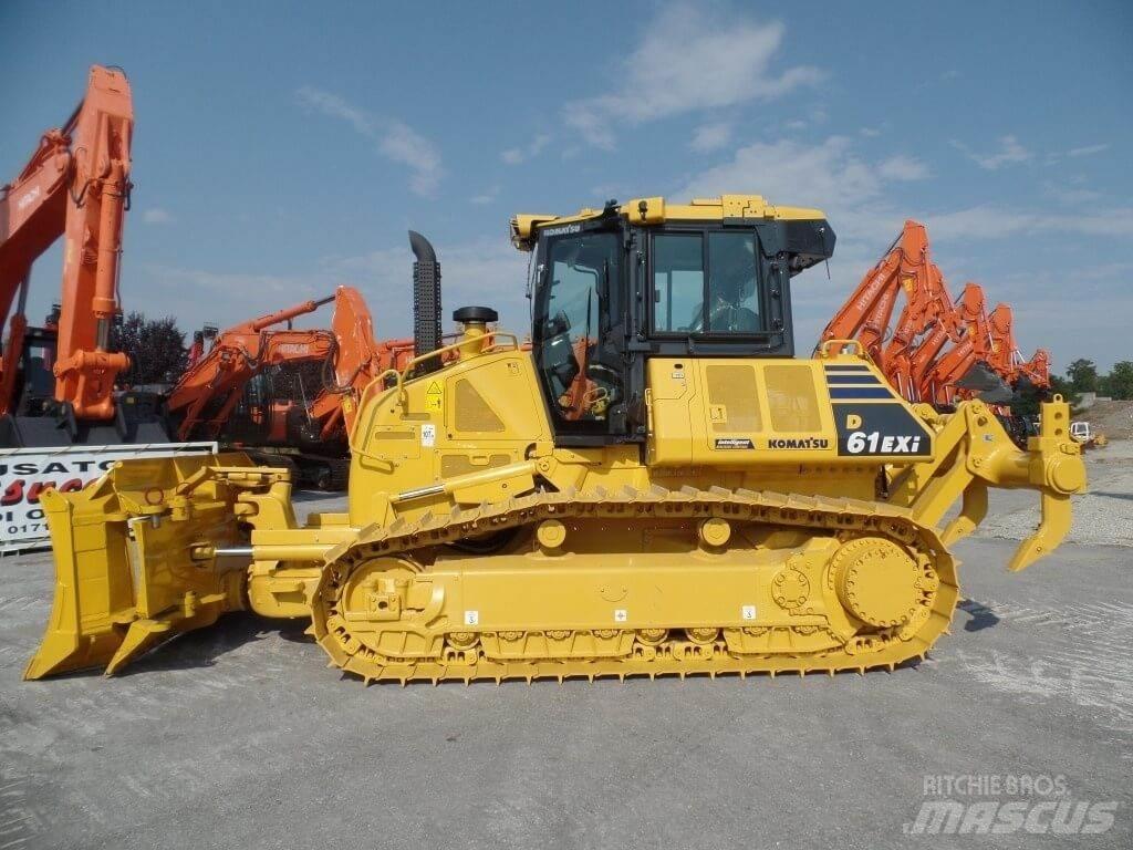 Komatsu D61 EXi بلدوزرات مجنزرة