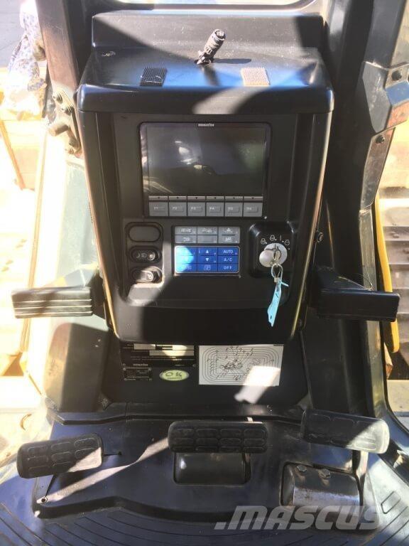 Komatsu D65WX-16 بلدوزرات مجنزرة