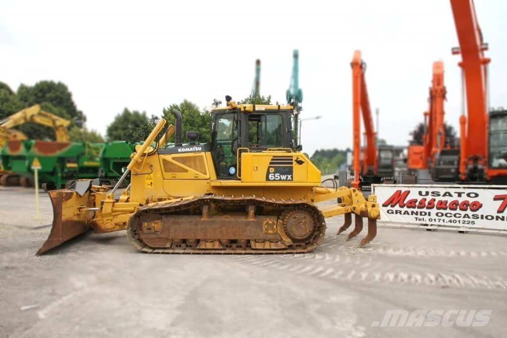 Komatsu D65WX-16 بلدوزرات مجنزرة