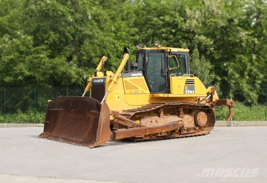 Komatsu D65WX-16 بلدوزرات مجنزرة