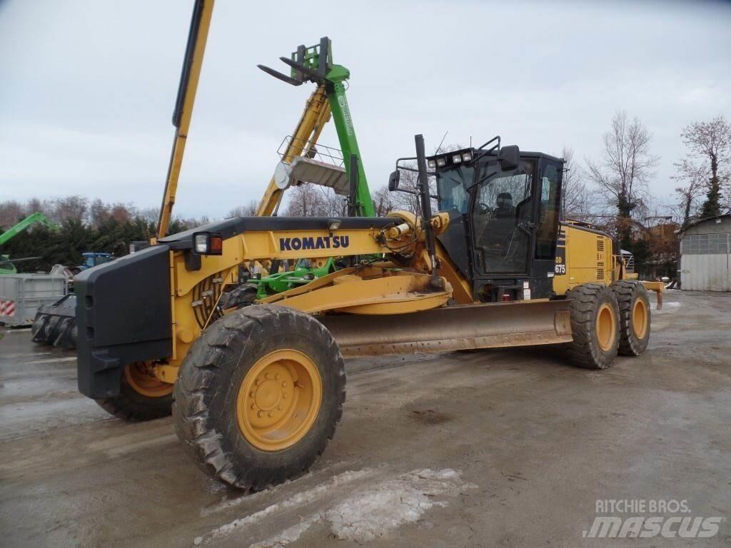 Komatsu GD675-5 بلدوزرات مجنزرة