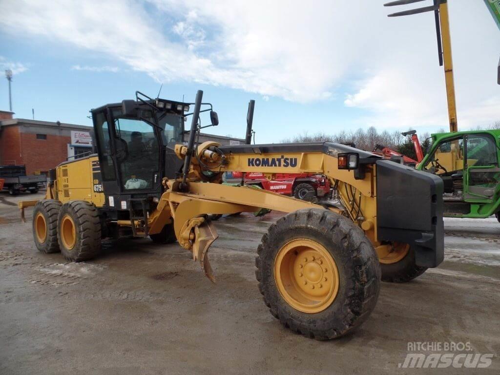 Komatsu GD675-5 بلدوزرات مجنزرة