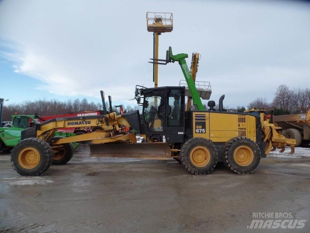 Komatsu GD675-5 بلدوزرات مجنزرة