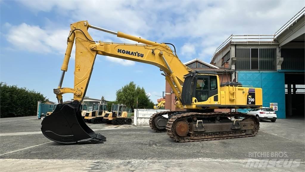 Komatsu PC700 LC-8E0 حفارات زحافة