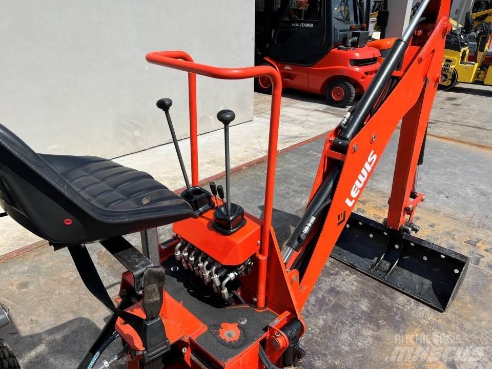 Kubota B2231 لوادر ذات جرافات عكسية