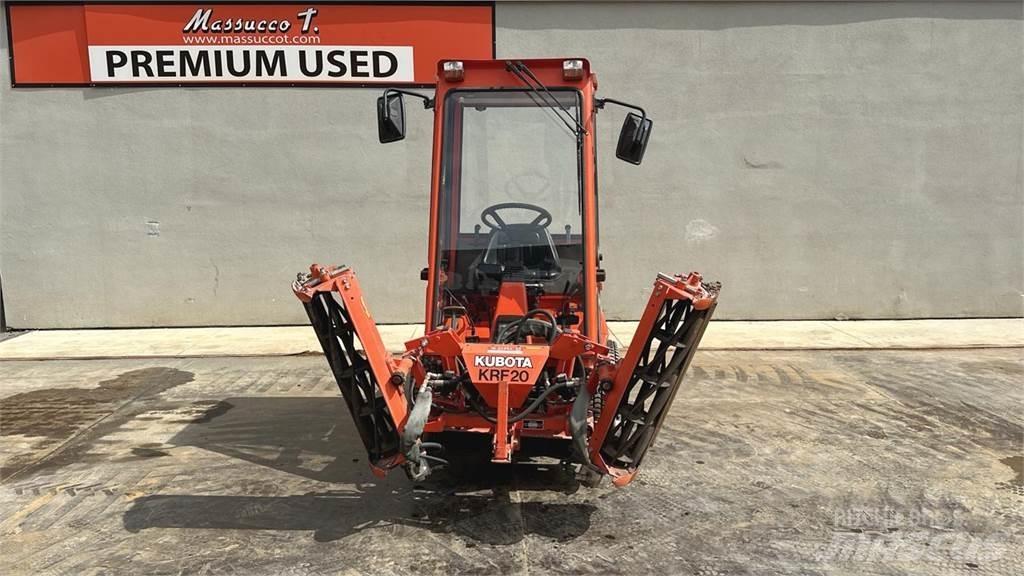 Kubota F2400 4X4 حراثات ونصول الجليد