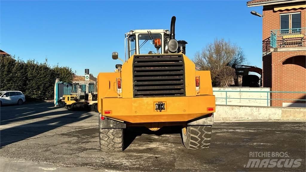 Liebherr L 551 لوادر بعجل