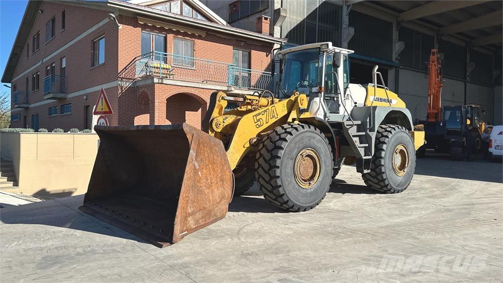 Liebherr L574 لوادر بعجل