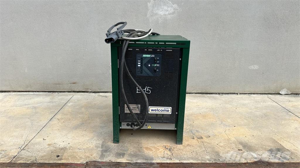 Linde E30 L شاحنات ذات رافعات شوكية تعمل بالكهرباء