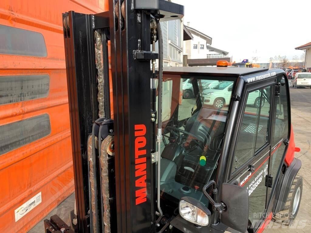 Manitou MC30-4 DK 4X4 شاحنات الطرق الوعرة