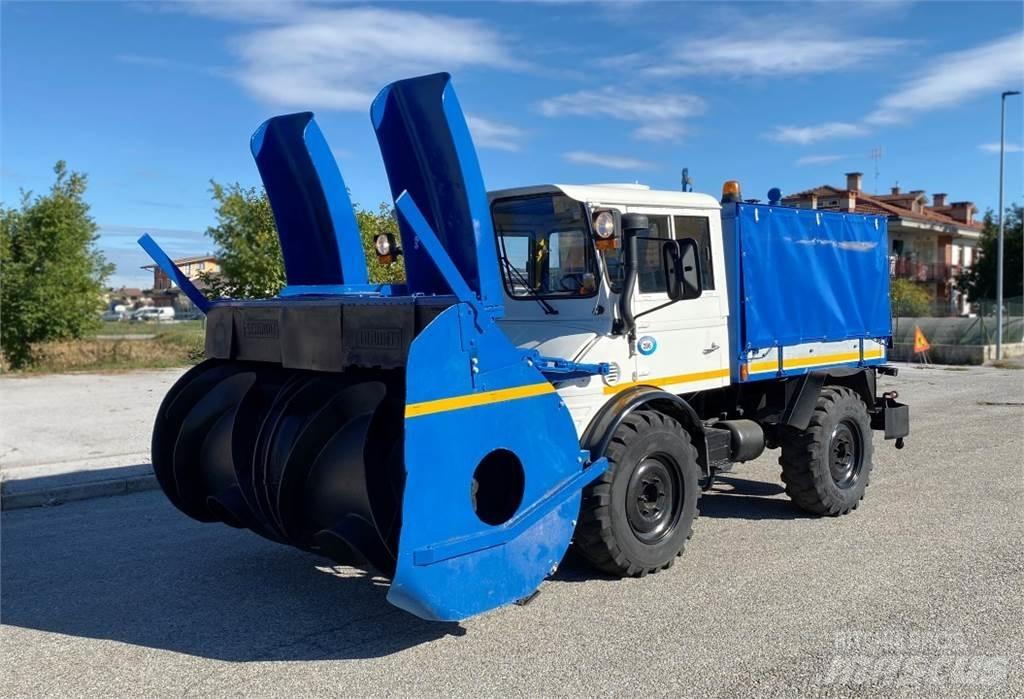 Mercedes-Benz UNIMOG حراثات ونصول الجليد