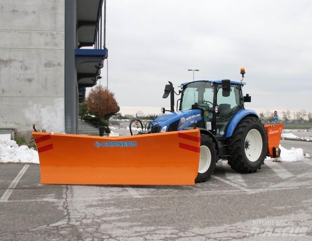 New Holland T5.115 حراثات ونصول الجليد