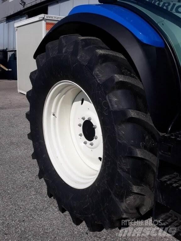 New Holland T6.165 حراثات ونصول الجليد