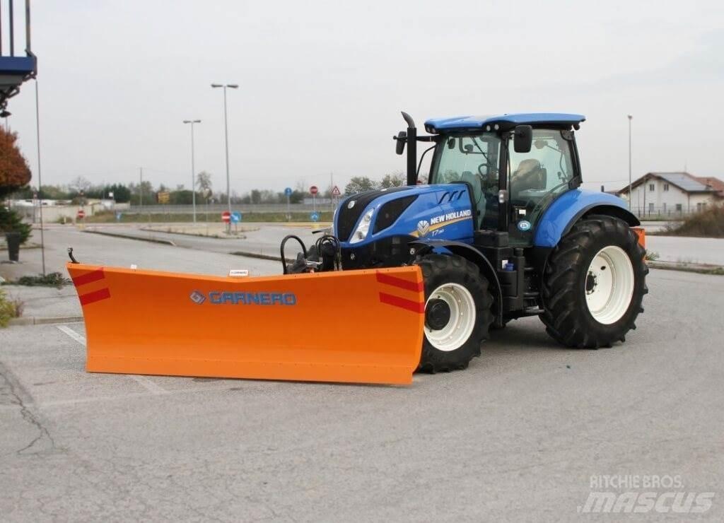 New Holland T7.190 حراثات ونصول الجليد