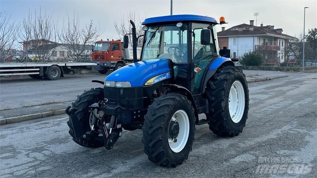 New Holland TD5050 4X4 حراثات ونصول الجليد