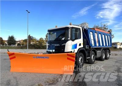 Scania P500 XT 8X4 حراثات ونصول الجليد