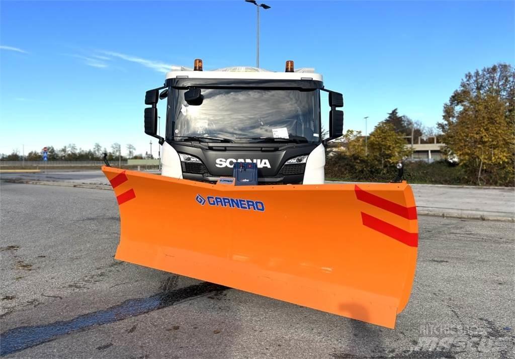 Scania P500 XT 8X4 حراثات ونصول الجليد