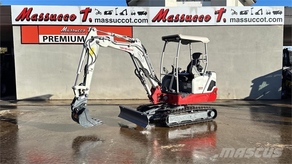 Takeuchi TB225 حفارات صغيرة أقل من 7 طن (حفارات صغيرة)