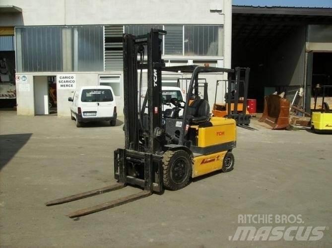TCM VM400 FB30 شاحنات ذات رافعات شوكية تعمل بالكهرباء