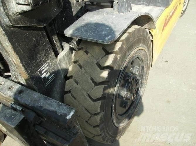 TCM VM400 FB30 شاحنات ذات رافعات شوكية تعمل بالكهرباء