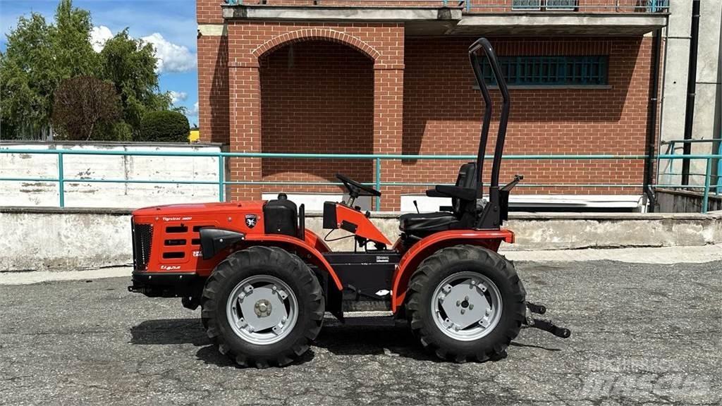  Tigretrac 3800 4x4 حراثات ونصول الجليد