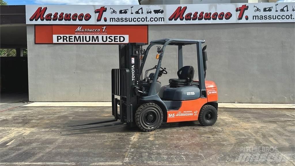 Toyota 62-7FDF25 شاحنات الديزل