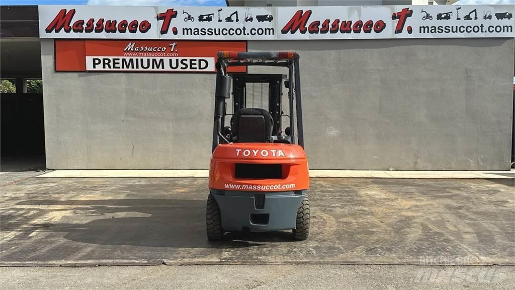 Toyota 62-7FDF25 شاحنات الديزل