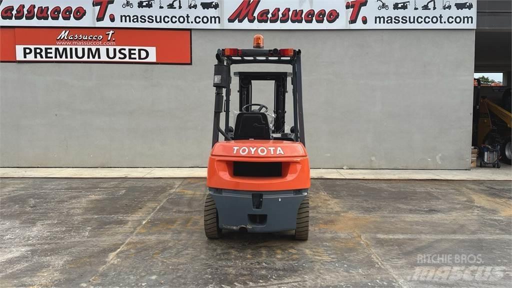 Toyota 62-7FDF25 شاحنات الديزل