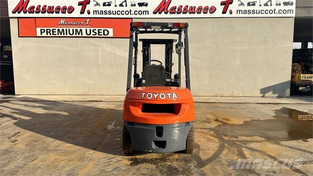 Toyota 62—7FDF25 شاحنات الديزل