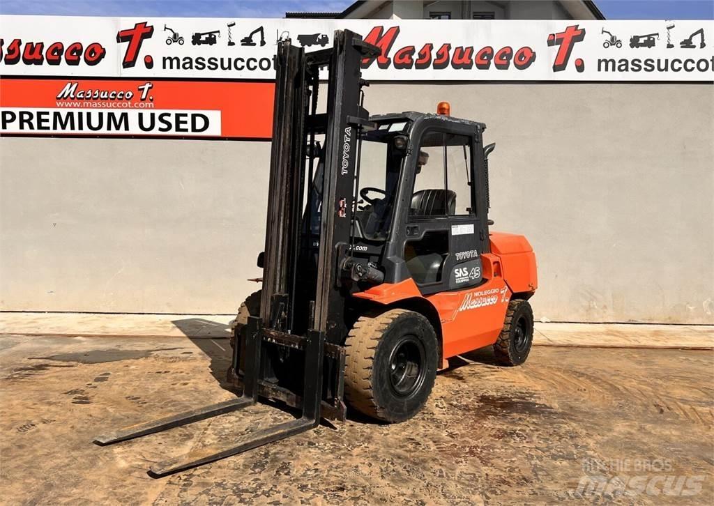 Toyota 7FD 40 شاحنات الديزل
