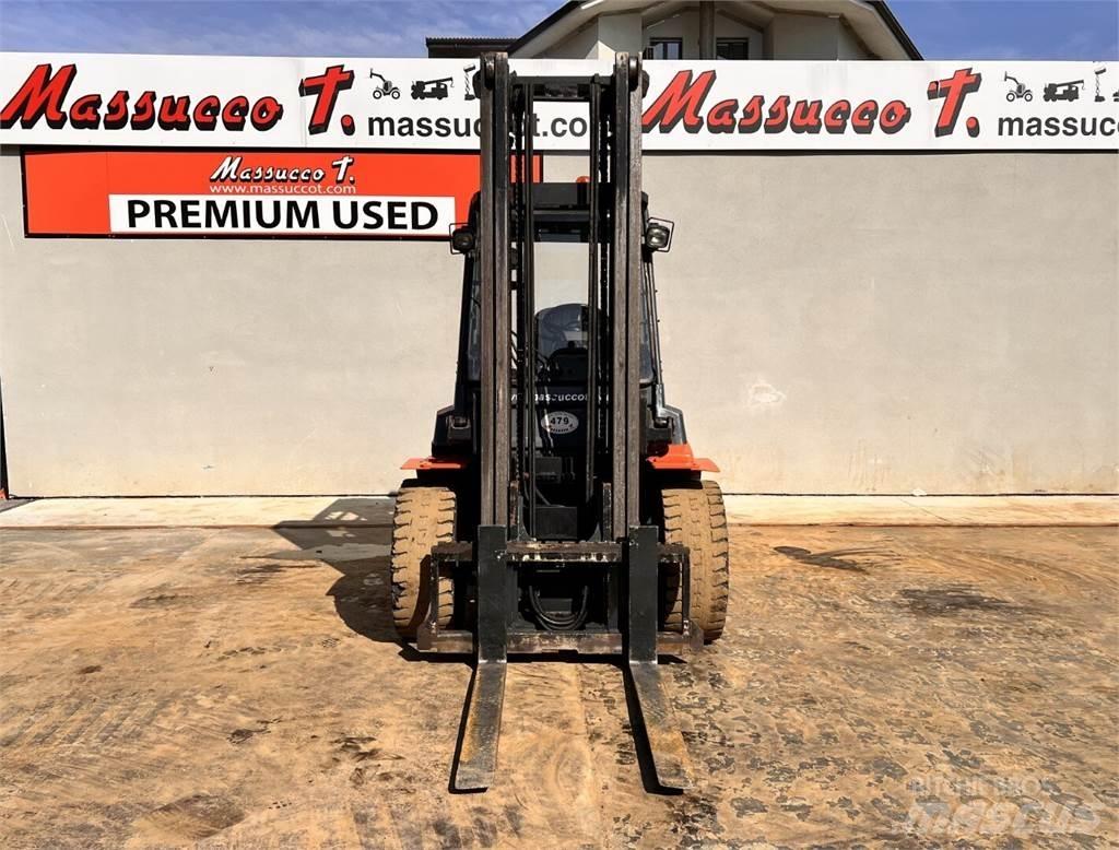 Toyota 7FD 40 شاحنات الديزل