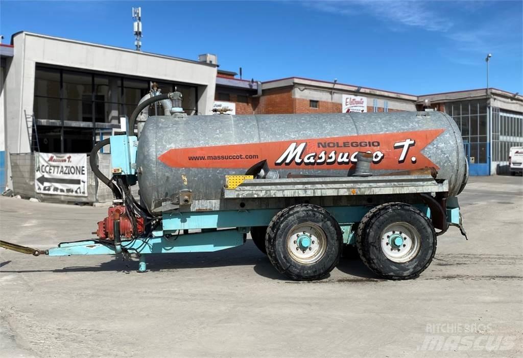 Vaia MB 141 شاحنات ذات صهاريج