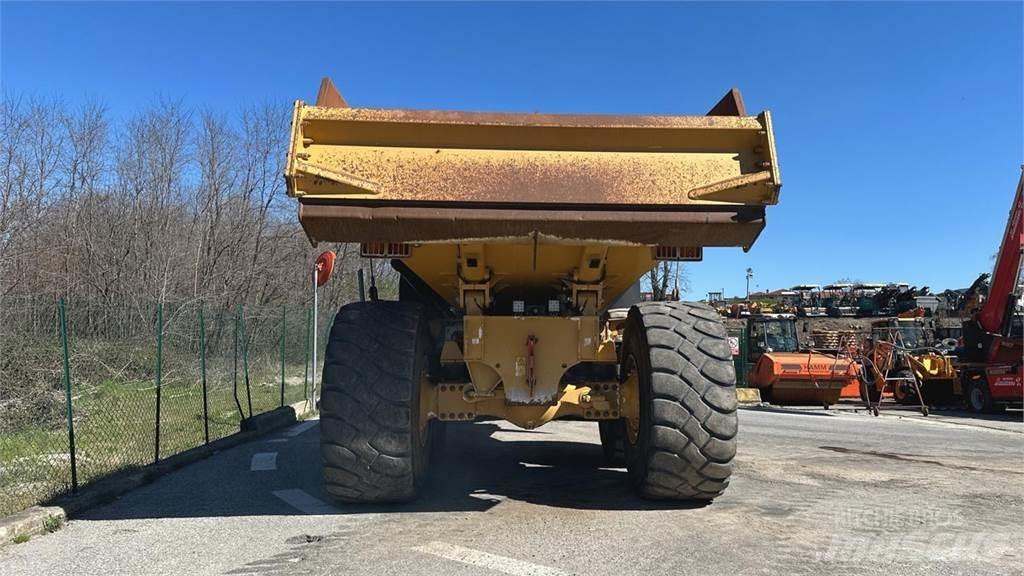 Volvo A40F 6x6 عربات نقل قلابة للمواقع