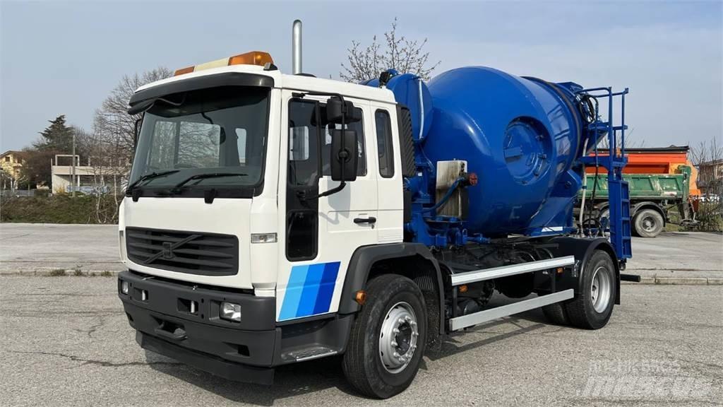 Volvo FL6 4X2 شاحنات خرسانة