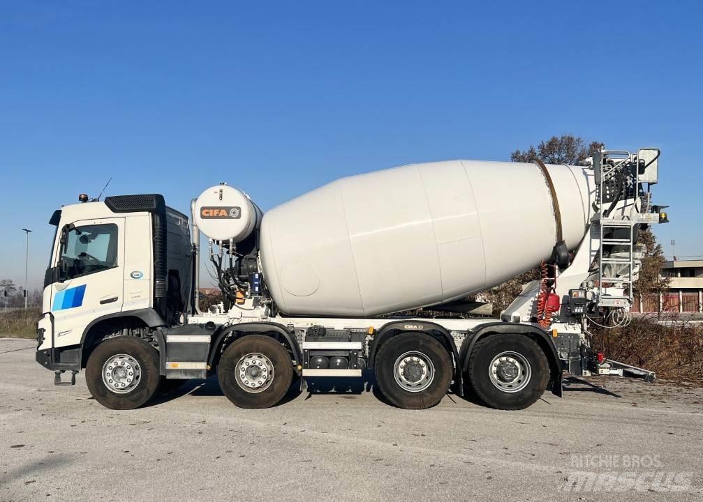 Volvo FMX 13 8x4 شاحنات خرسانة