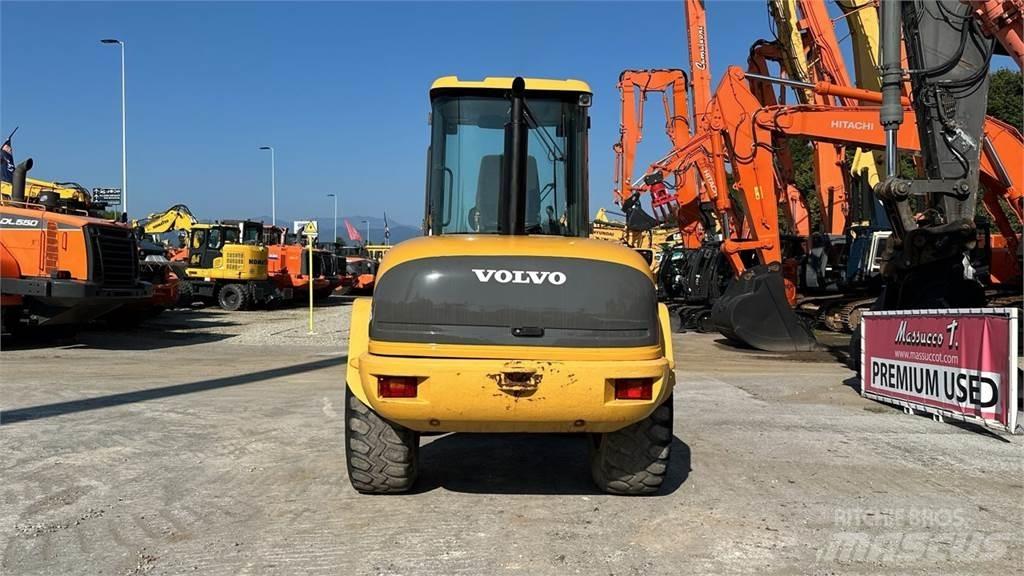 Volvo L 40 B-TP لوادر بعجل
