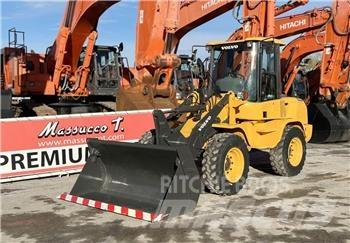 Volvo L30G لوادر بعجل