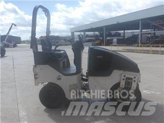 Bomag BW100 ضاغطات التربة