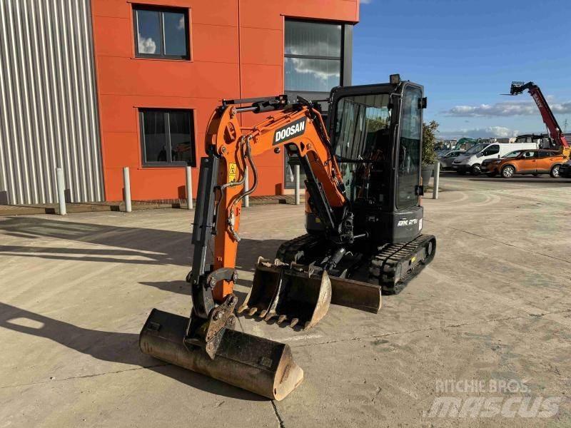 Doosan DX 27 Z حفارات صغيرة أقل من 7 طن (حفارات صغيرة)