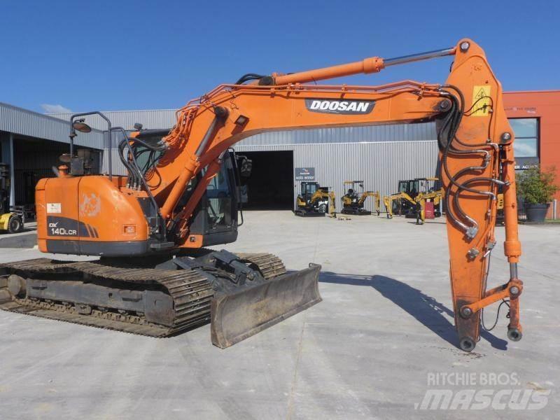 Doosan DX140LC حفارات زحافة